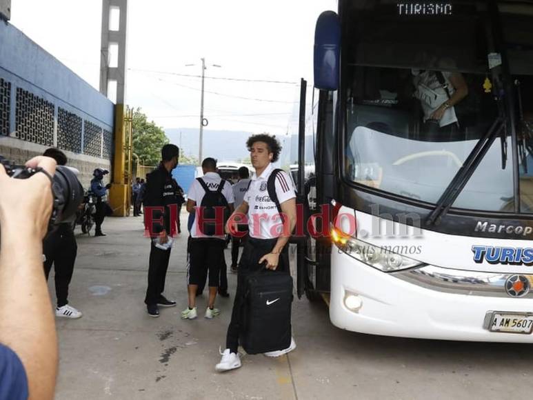 Así fue la llegada de la Selección de Honduras y México al Olímpico