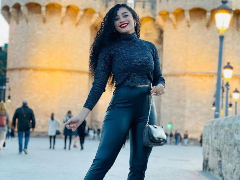 Conoce a la árbitra y bailarina que conquistó a un jugador del Motagua