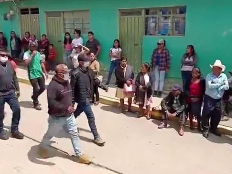 Entre muertes, atentados e intimidaciones se desarrolla día de elecciones en México