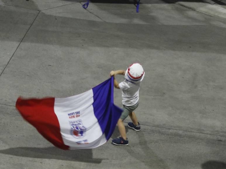 ¡Fiesta blanca en SPS! Así recibieron a Olimpia previo a la final contra Marathón