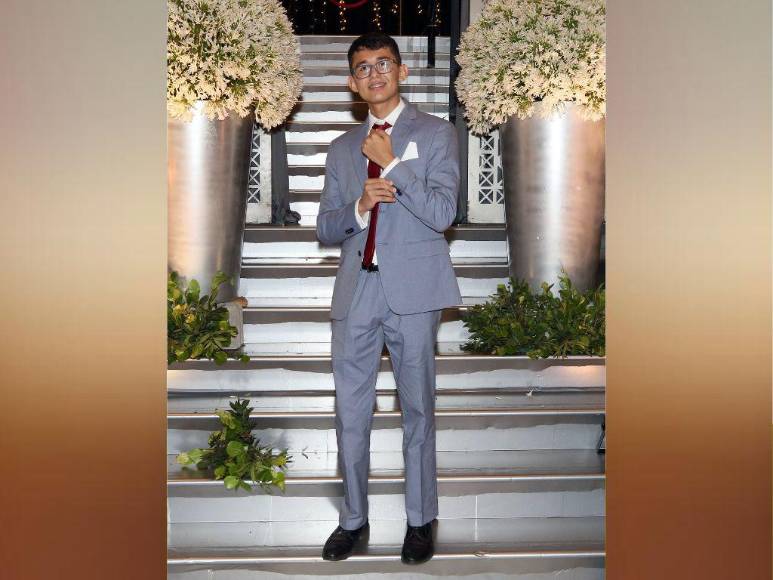 Cortes clásicos y colores pasteles predominaron en la prom night 2022 de La Estancia