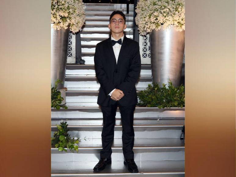 Cortes clásicos y colores pasteles predominaron en la prom night 2022 de La Estancia