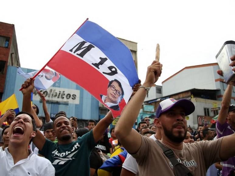 Colombianos celebran el triunfo de Gustavo Petro, presidente de Colombia (Fotos)
