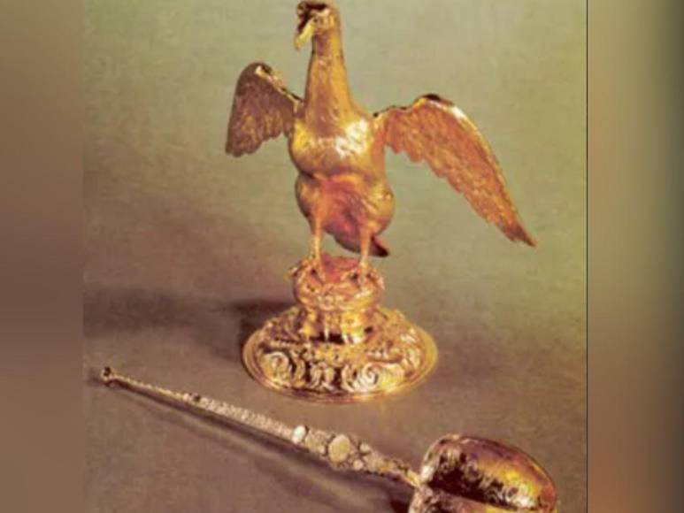 La cuchara y la ampolla, los protagonistas del momento más sagrado de la coronación de Carlos III