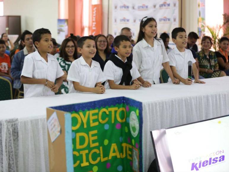 Más de 1,300 defensores del ambiente entregan a Honduras las Escuelas Amigables