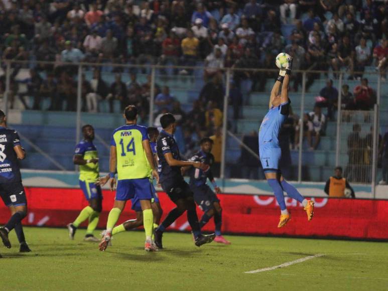 ¡Lo que no viste! Auzmendi molesto y Mónico sorprendió en el Motagua-Olancho