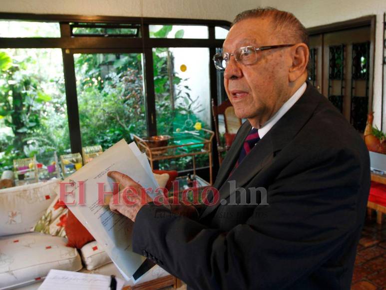 Destacado político, diplomático y analista: La trayectoria de Enrique Ortez Colindres