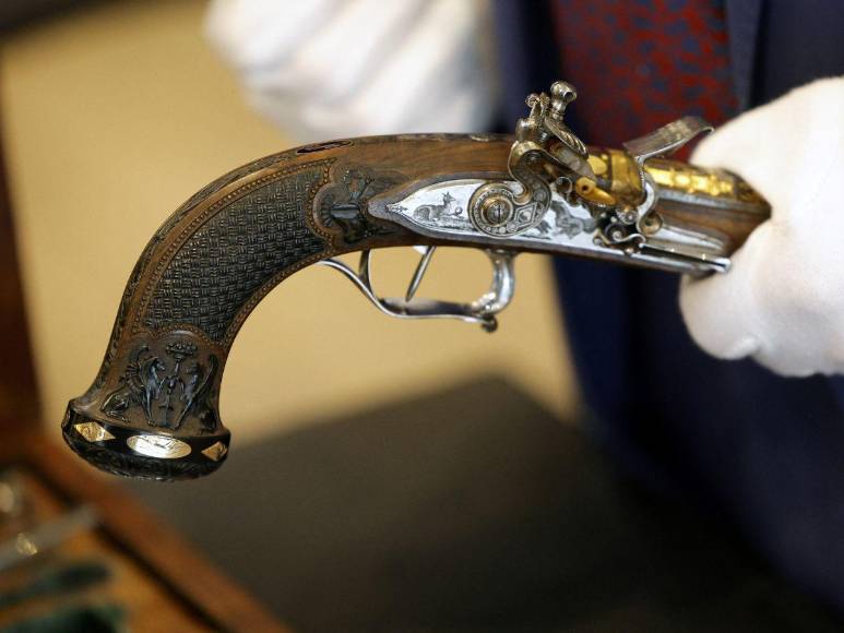 La restricción que tiene el comprador de las armas de Napoleón Bonaparte