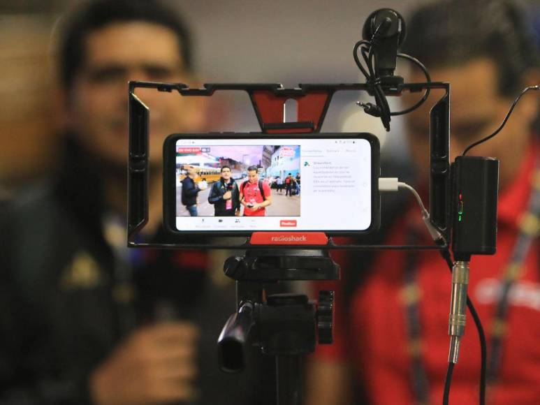 ¡Un ambiente fenomenal! Las Águilas del Motagua son recibidas por una afición viva