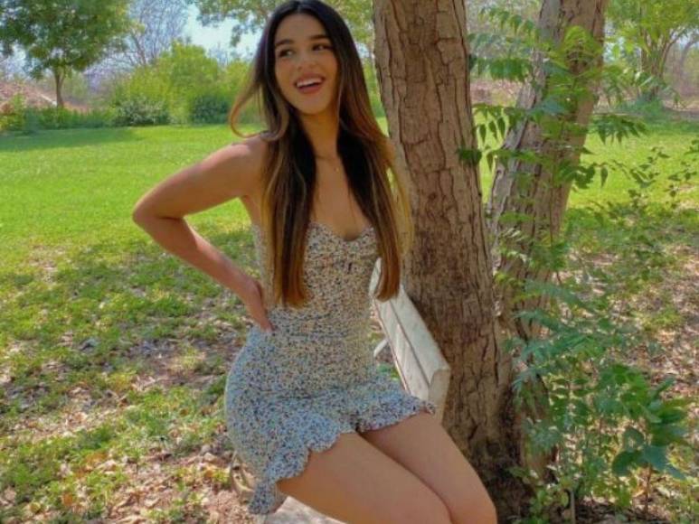 Christian Nodal fue visto de la mano con una mujer en Honduras: ¿de quién se trata?