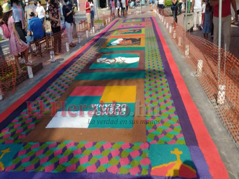 Comayagua viste de arte el Viernes Santo con las alfombras de aserrín (Fotos)