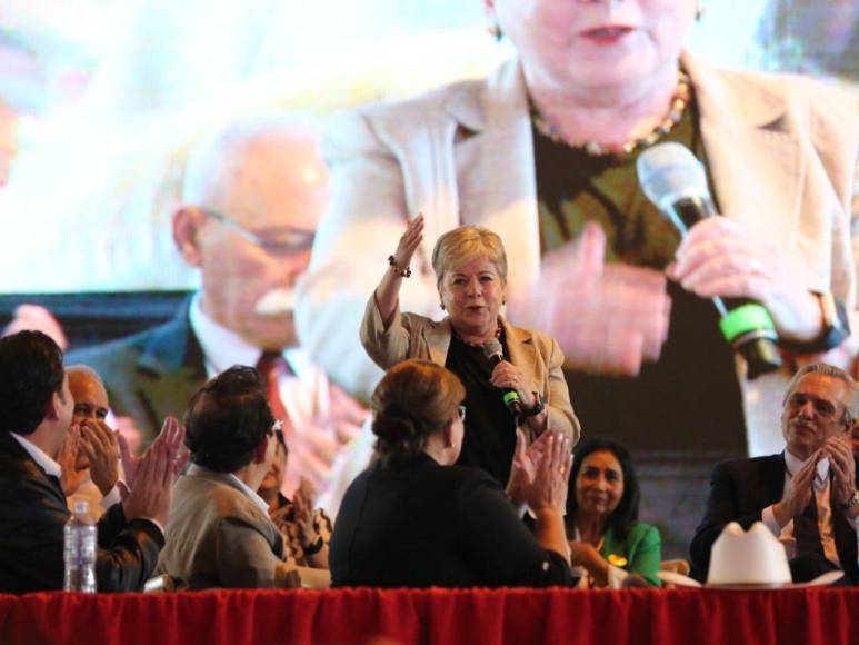 Invitados internacionales presentes en la conmemoración de 15 años del golpe de Estado