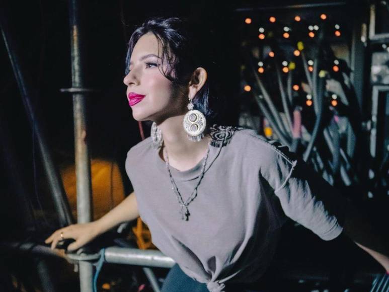 Tatuador revela que Ángela Aguilar se tatuó las iniciales de Christian Nodal