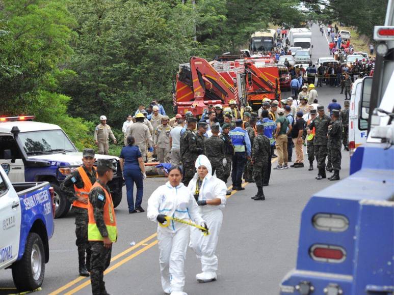 Caos en la carretera a Olancho luego de trágico accidente de autobús