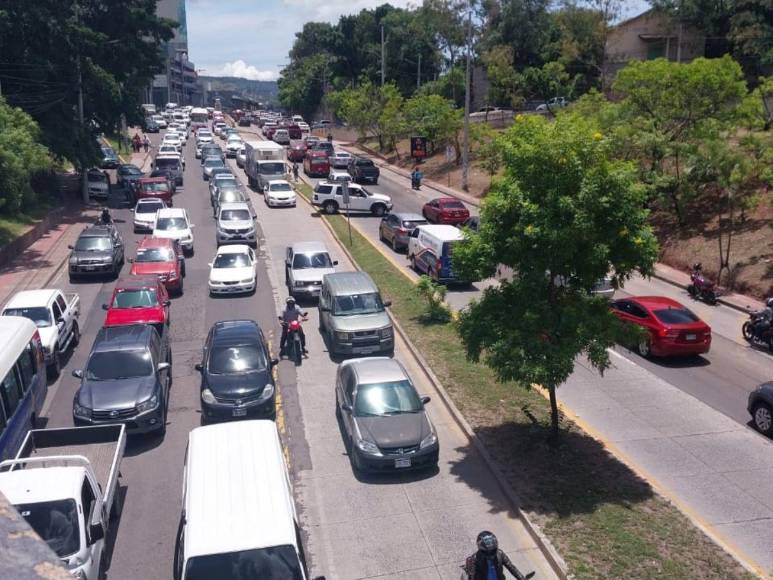 Caos vehicular vive la capital a pocas horas de la movilización convocada por Libre