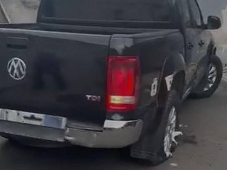 Con múltiples impactos de bala, sin placas y con golpes de colisión: El amarok decomisado tras masacre de cuatro jóvenes