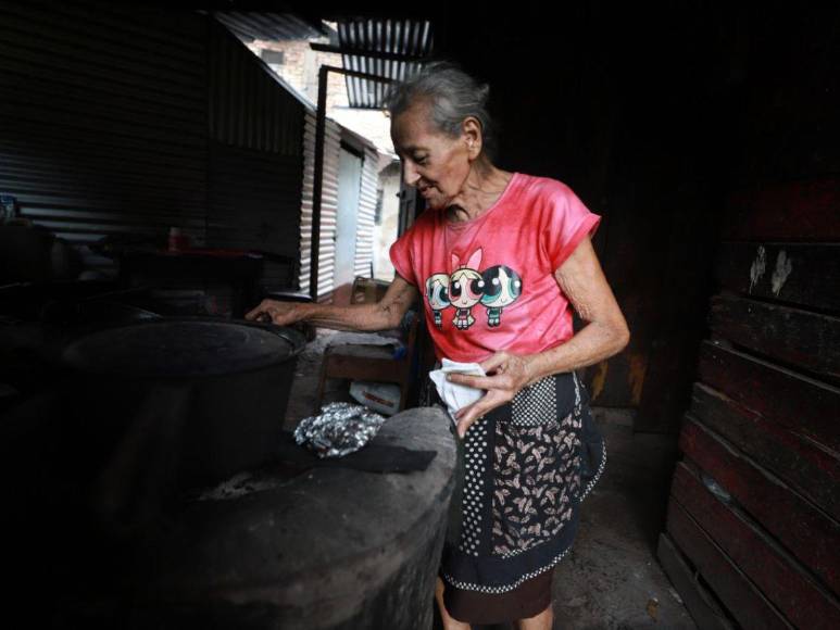 Esperanza, solidaridad y altruismo en entrega de víveres a Paula Viera