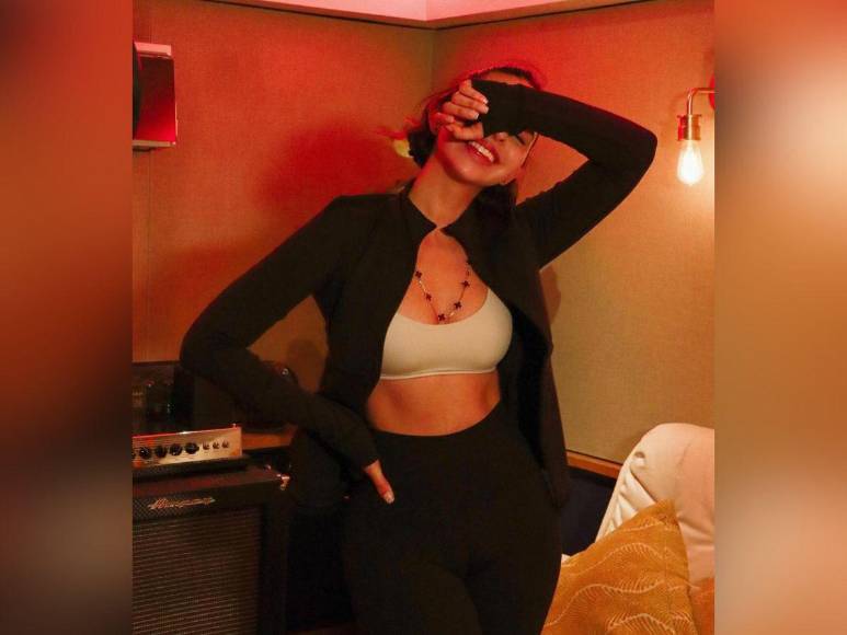 Tatuador revela que Ángela Aguilar se tatuó las iniciales de Christian Nodal