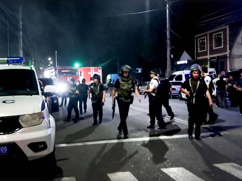 Suman 19 muertos en ataques contra iglesias ortodoxas y una sinagoga en Rusia