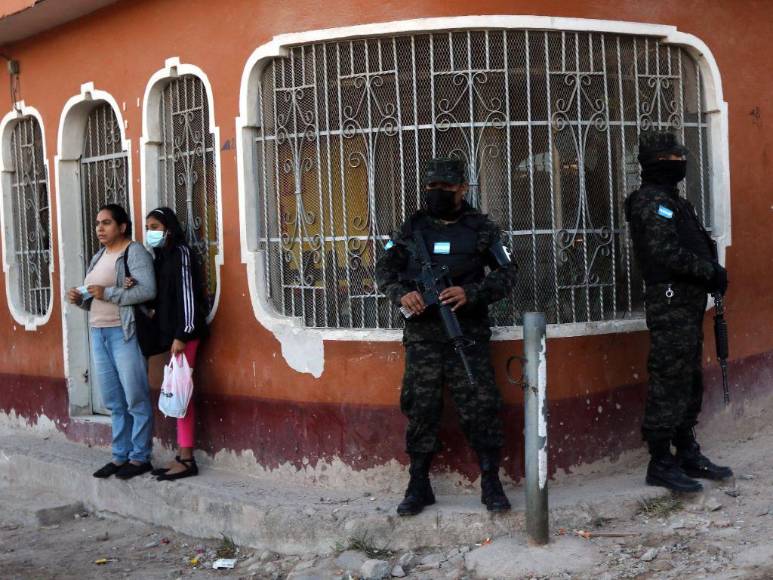 Imágenes de los intensos operativos militares durante el toque de queda en Honduras