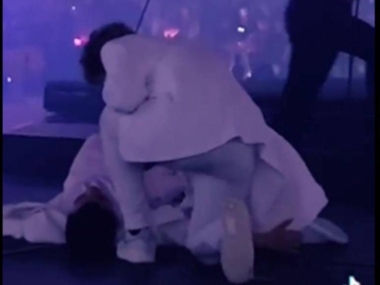 Así fue el escalofriante momento en que una pantalla gigante cayó sobre bailarín en Hong Kong