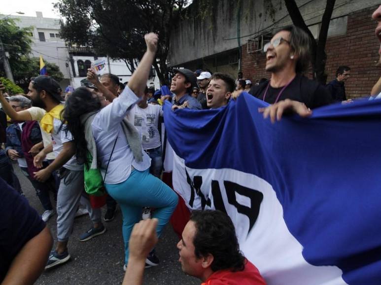 Colombianos celebran el triunfo de Gustavo Petro, presidente de Colombia (Fotos)