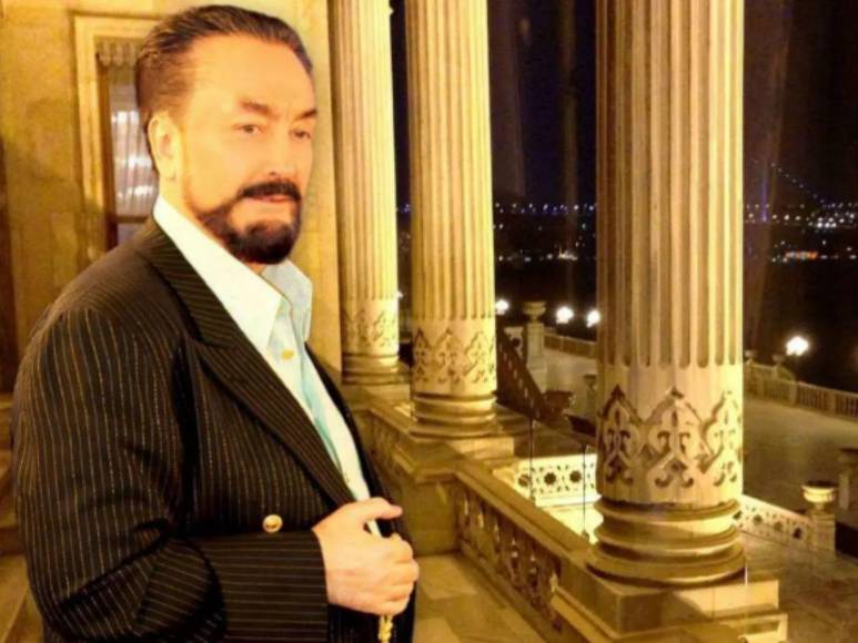 ¿Quién es Adnan Oktar, el telepredicador que ocultaba una red de explotación sexual?