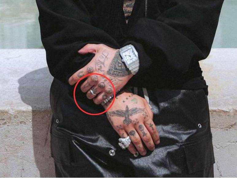 Christian Nodal reaparece en redes con “anillo de bodas”; internautas lo critican