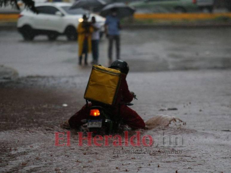 Caos y vulnerabilidad: así luce la capital tras varios minutos de lluvia