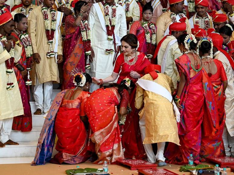 Familia más rica de Asia organiza bodas masivas antes del millonario enlace de su hijo