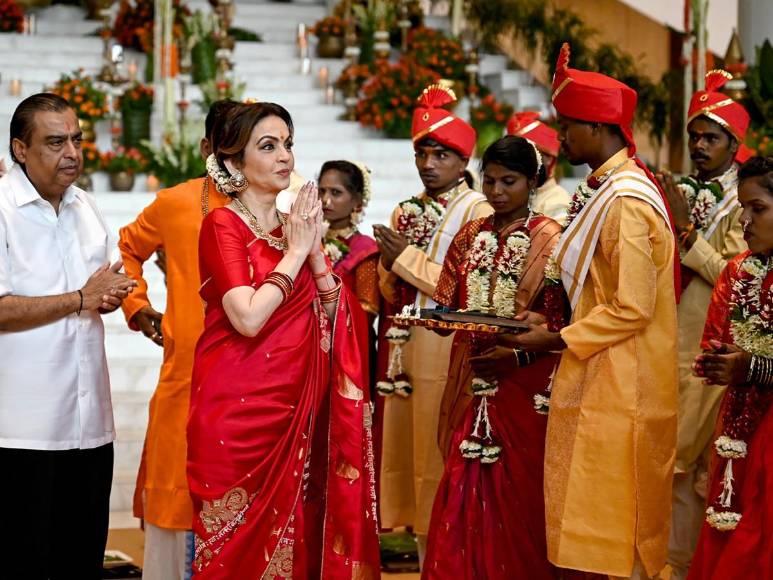 Familia más rica de Asia organiza bodas masivas antes del millonario enlace de su hijo