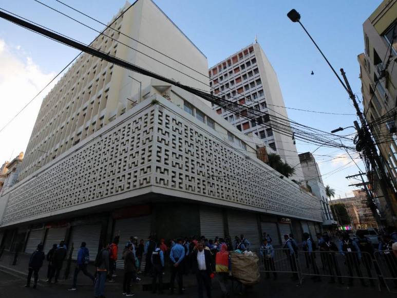 Cierran calles que conducen al Congreso Nacional previo a instalación de segunda legislatura