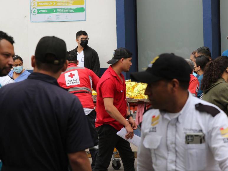 Heridos de accidente en carretera a Olancho llegan en ambulancia al HE