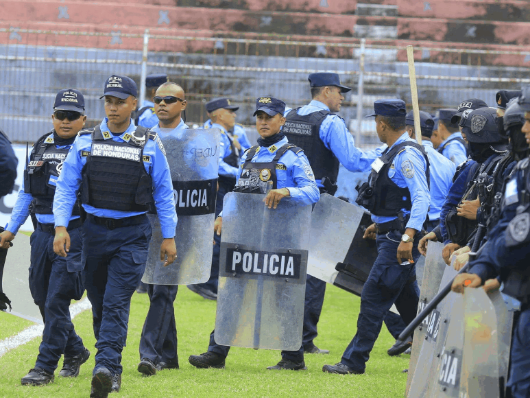 Ambientazo en La Ceiba previo a la final Olimpia-Motagua