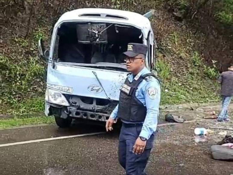 Imágenes del accidente de autobús en Taulabé; hay tres muertos y niños heridos