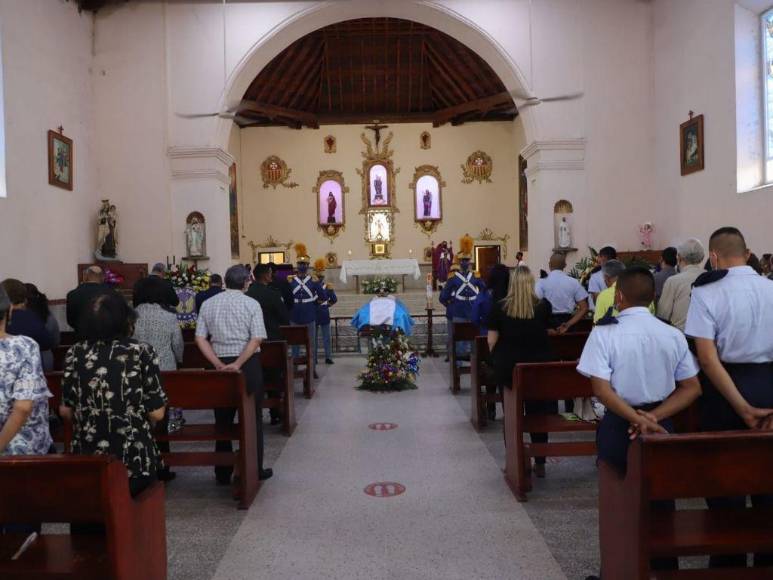 Así fue el sepelio del general de aviación José Enrique Soto Cano en La Paz