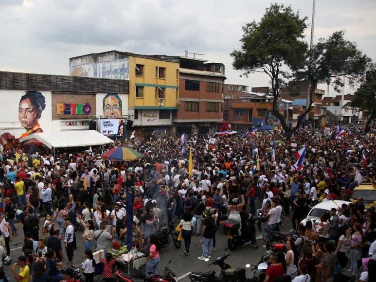 Colombianos celebran el triunfo de Gustavo Petro, presidente de Colombia (Fotos)