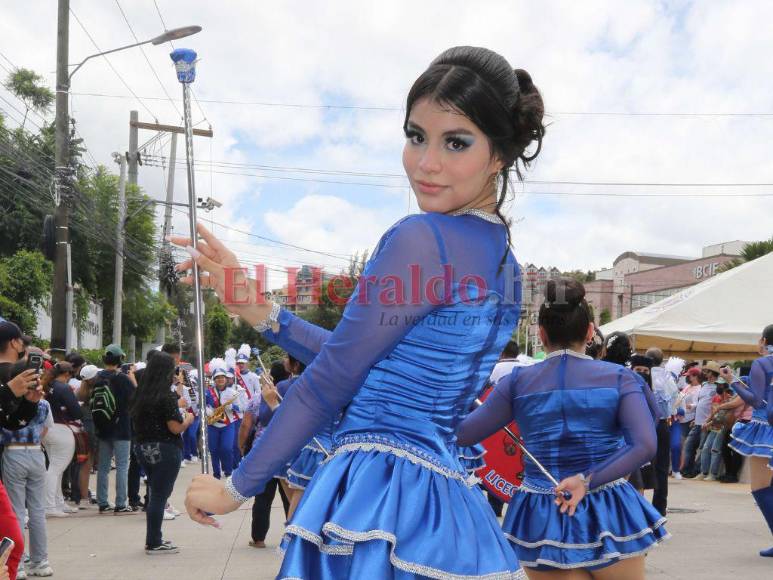 Angie Castellanos, la bella palillona que deslumbró con su precioso rostro en los desfiles