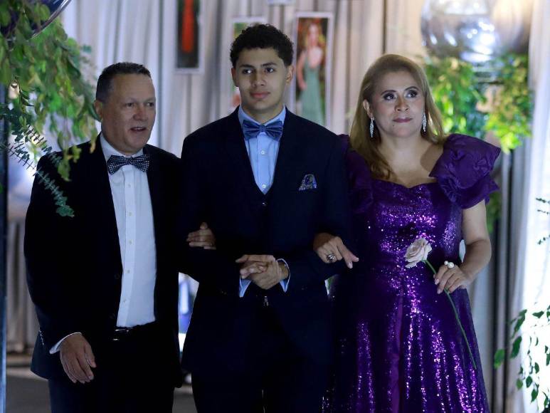 Sobriedad y tradición en la Prom Night de Antares y Aldebarán