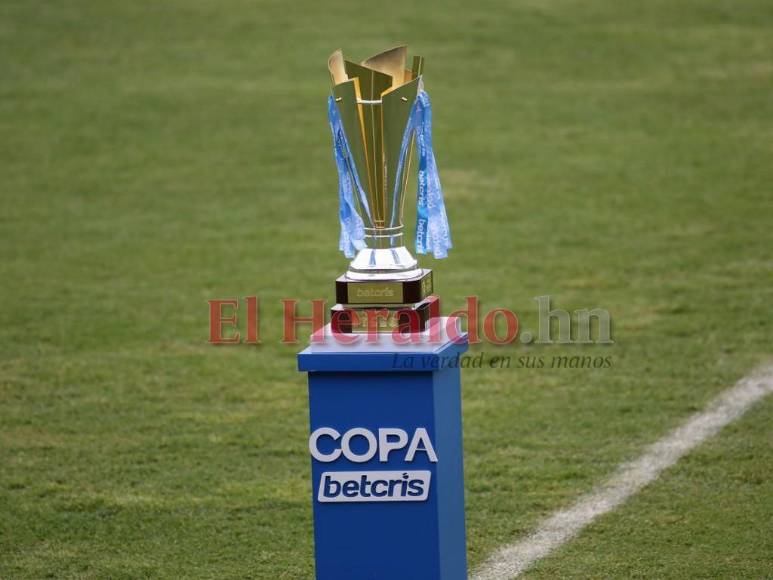 La gloriosa llegada de La Revo y el Nacional inundado de Motagüenses: Así se vive el ambiente en el Chelato Uclés