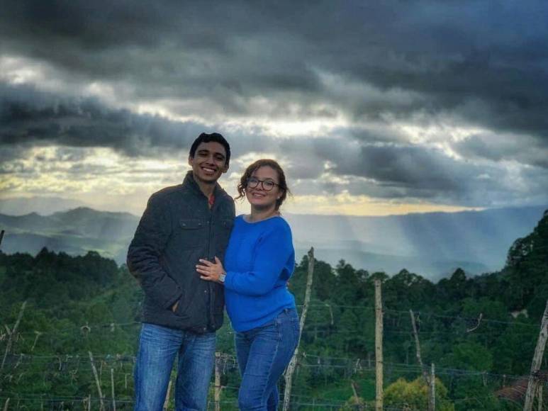 ¿Quién es María Elisa Casanova, la novia de Fausto Cálix, director de Aduanas?