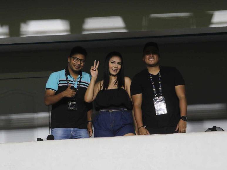 Las bellas aficionadas que roban suspiros en el Motagua-Olancho