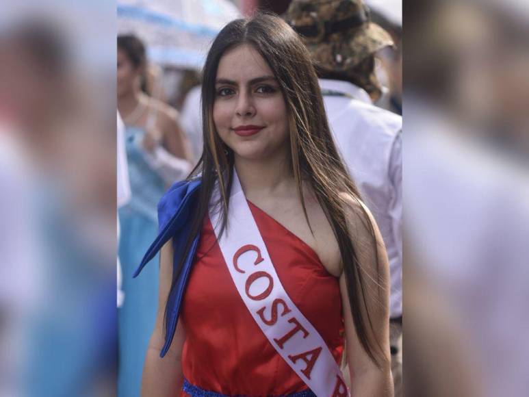 Faldas vaporosas y variedad de rojos, los trajes favoritos de las palillonas en Honduras