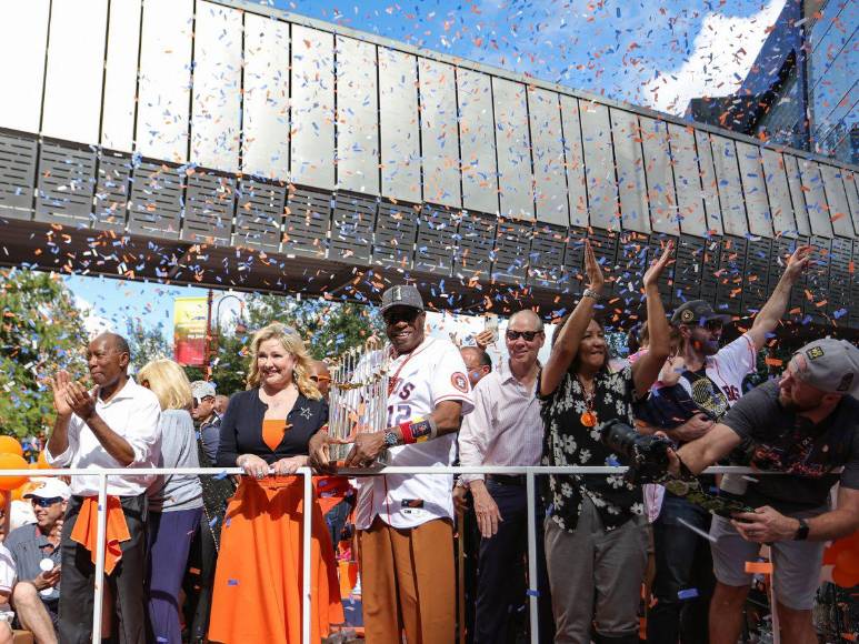¡Euforia total! Los Astros de Mauricio Dubón celebraron el título en la Serie Mundial con su afición en Houston