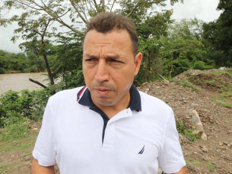 Enfermos cruzan en balsas: dramática situación por inundaciones en el sur de Honduras