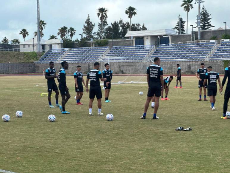 ¿Cómo luce la cancha? Así fue el entrenamiento de Honduras en Bermudas