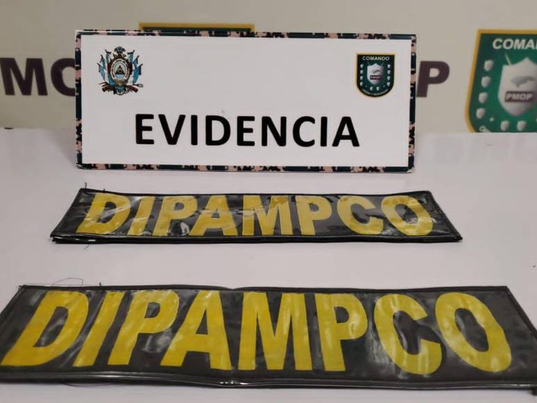 Hallan encomienda de la Pandilla 18 con insignias y proyectiles de la Policía Nacional