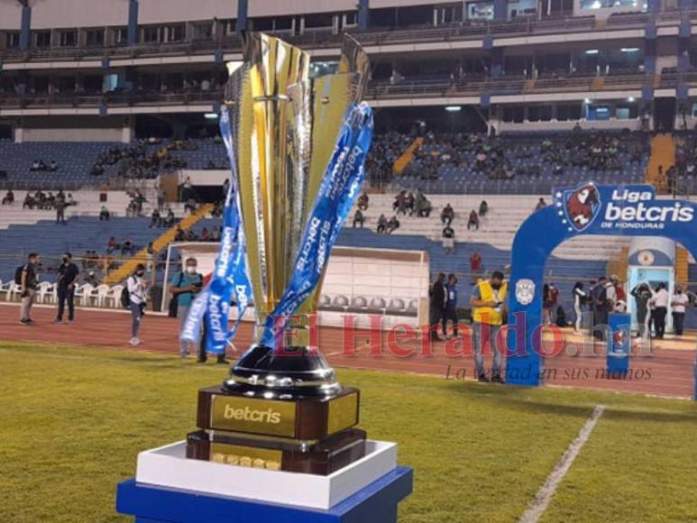 Carnaval Verdolaga y desconcierto ceibeño: La goleada 4-1 del Marathón sobre el Victoria en imágenes