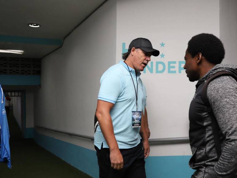 Ambiente del partido de despedida de Rambo de León ¿quién ha llegado?