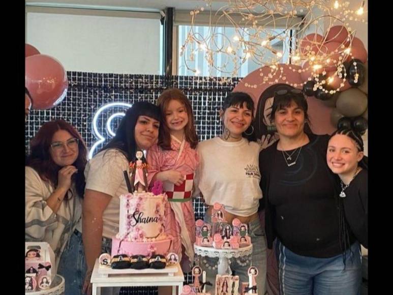 ¡Cazzu e Inti celebran en grande mientras Nodal se casa!